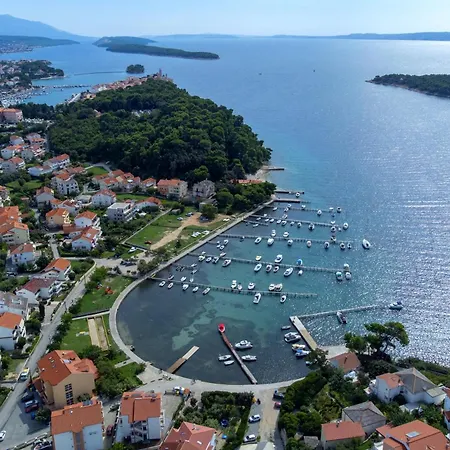 Apartment With Parking Space Palit, Rab - 22466 *