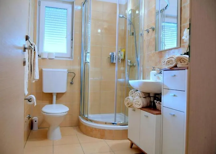 Apartment With Parking Space Palit, Rab - 22466 Rab Town